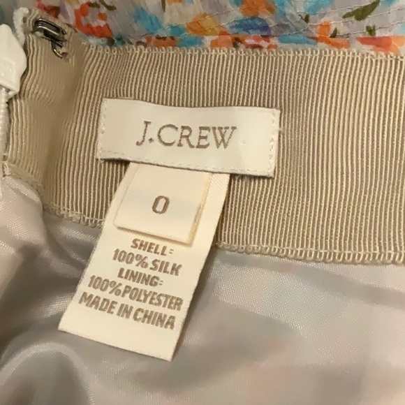 𝅺j. CREW Silk floral skirt. Size 0 - Picture 6 of 6